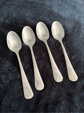 VTG Stainless Steel Spoons Set of 4 - Classic Silver Great Quality Flatwear